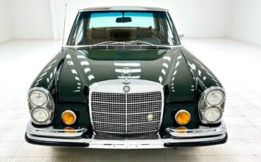 Mercedes-Benz-200-Series-1970-7