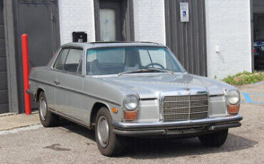 Mercedes-Benz-200-Series-1973-1