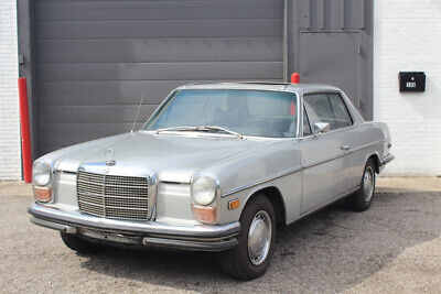 Mercedes-Benz-200-Series-1973-10