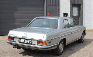 Mercedes-Benz-200-Series-1973-2