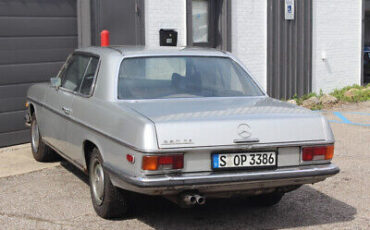 Mercedes-Benz-200-Series-1973-3