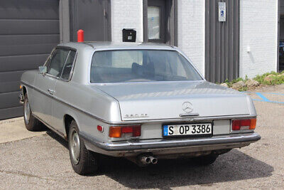 Mercedes-Benz-200-Series-1973-3