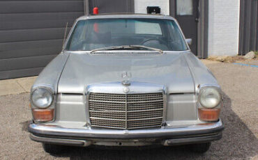 Mercedes-Benz-200-Series-1973-4