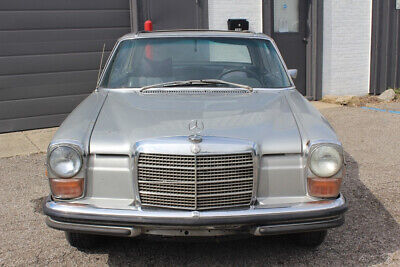 Mercedes-Benz-200-Series-1973-4