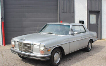 Mercedes-Benz-200-Series-1973-8