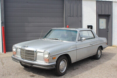 Mercedes-Benz-200-Series-1973-8