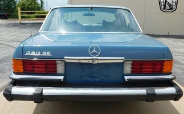 Mercedes-Benz-200-Series-Berline-1978-7