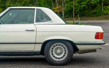 Mercedes-Benz-200-Series-Cabriolet-1980-4