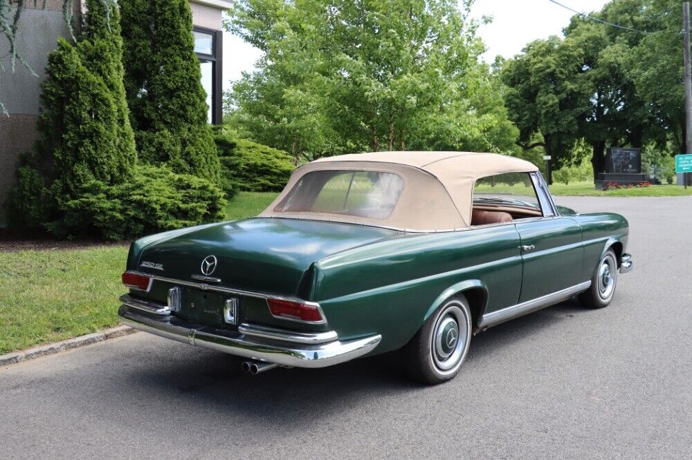 Mercedes-Benz-250SE-Cabriolet-1967-4