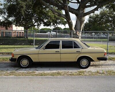 Mercedes-Benz-300-D-1979-5