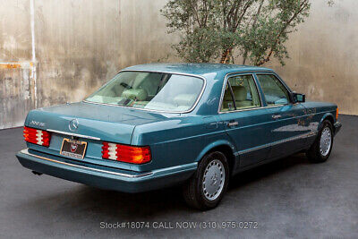 Mercedes-Benz-300-Series-1989-4