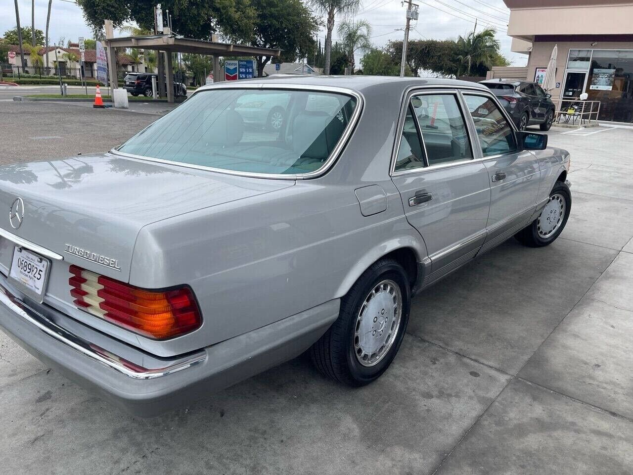 Mercedes-Benz-300-Series-Berline-1984-7