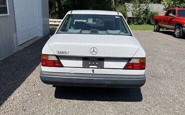 Mercedes-Benz-300-Series-Berline-1989-6