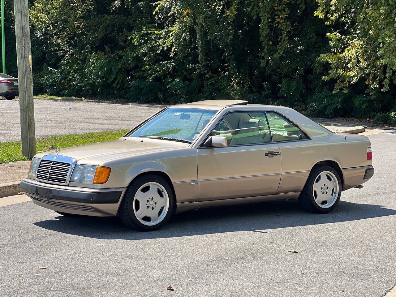 Mercedes-Benz-300CE-Coupe-1993-1