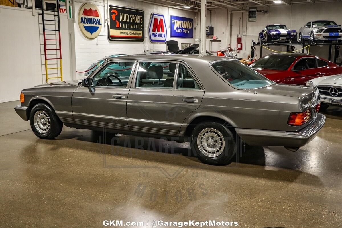 Mercedes-Benz-380SEL-Berline-1983-11