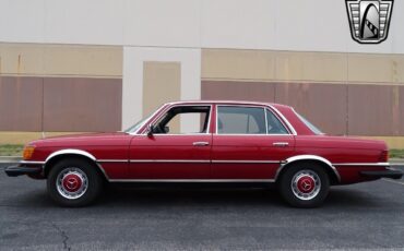 Mercedes-Benz-400-Series-1977-3