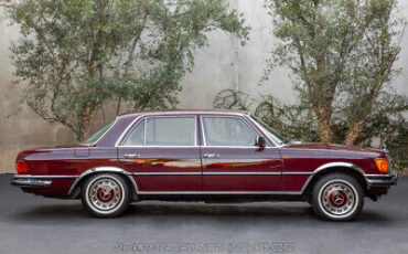 Mercedes-Benz-400-Series-1979-3