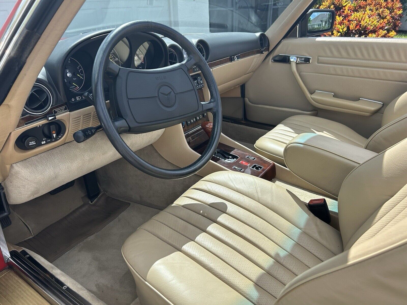 Mercedes-Benz-500-Series-1987-4