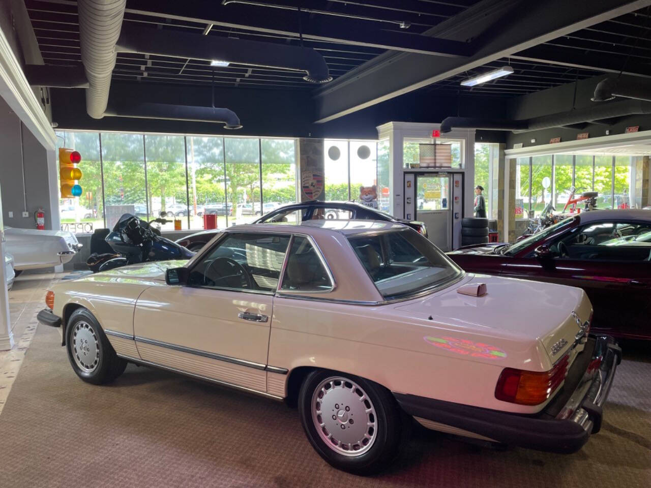 Mercedes-Benz-500-Series-Cabriolet-1986-15