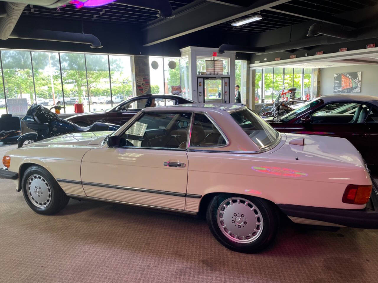 Mercedes-Benz-500-Series-Cabriolet-1986-16