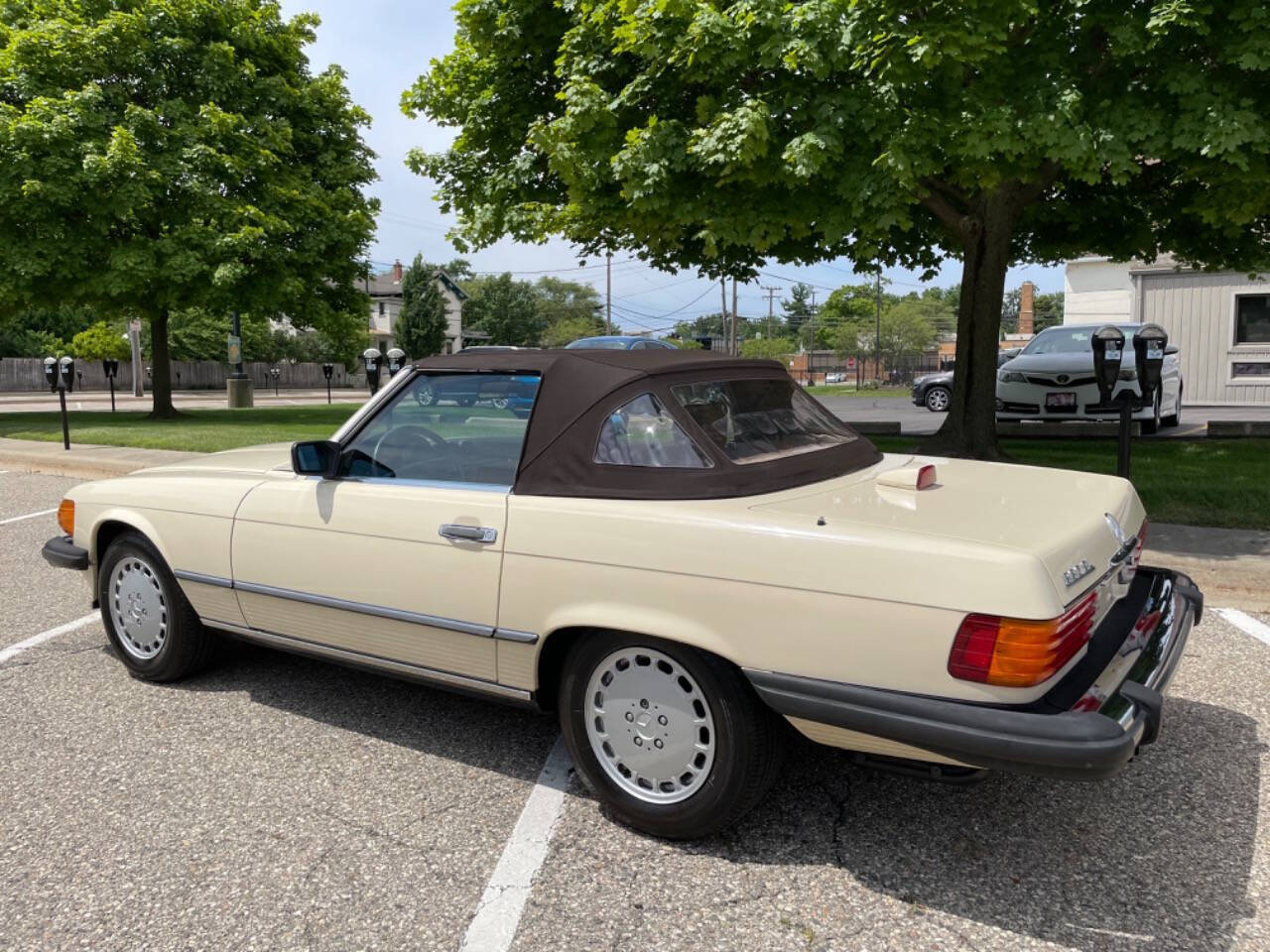 Mercedes-Benz-500-Series-Cabriolet-1986-3