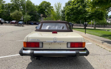 Mercedes-Benz-500-Series-Cabriolet-1986-4