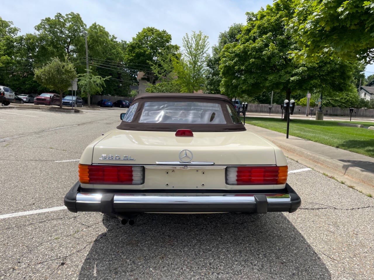 Mercedes-Benz-500-Series-Cabriolet-1986-4