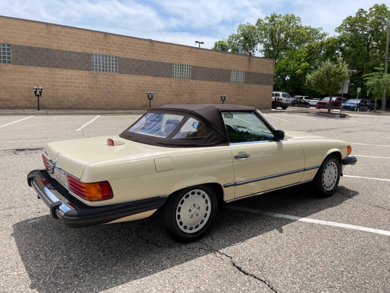 Mercedes-Benz-500-Series-Cabriolet-1986-5