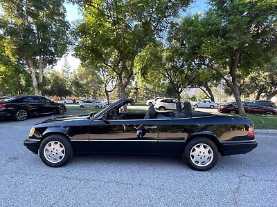 Mercedes-Benz-E-Class-Cabriolet-1995-4