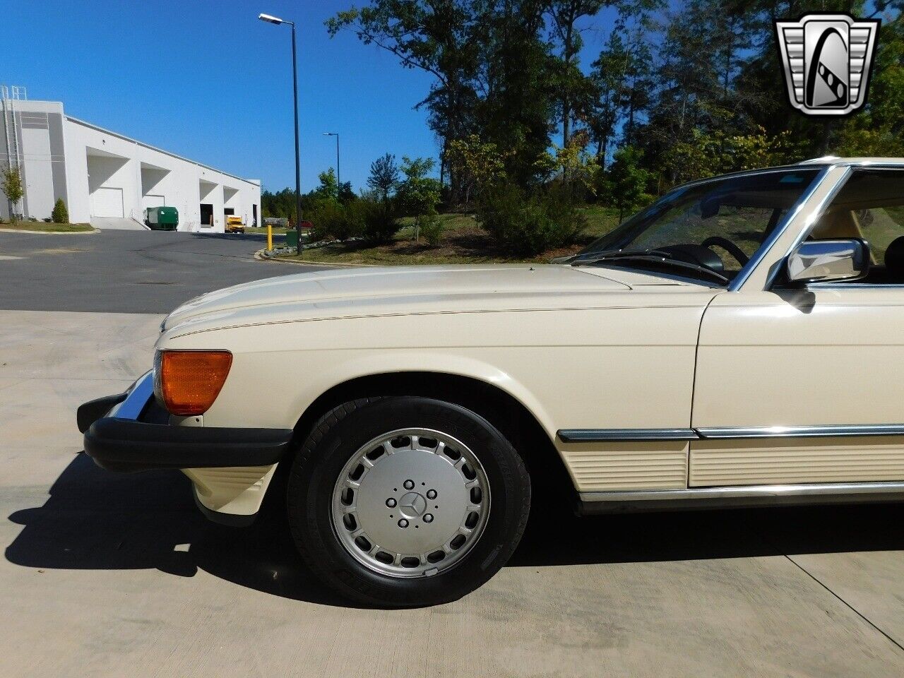 Mercedes-Benz-SL-Class-1987-5