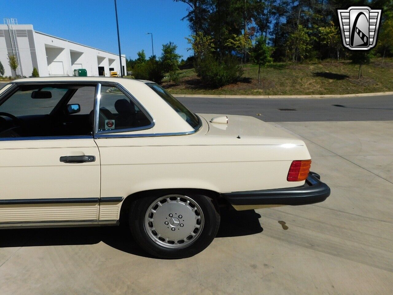 Mercedes-Benz-SL-Class-1987-7