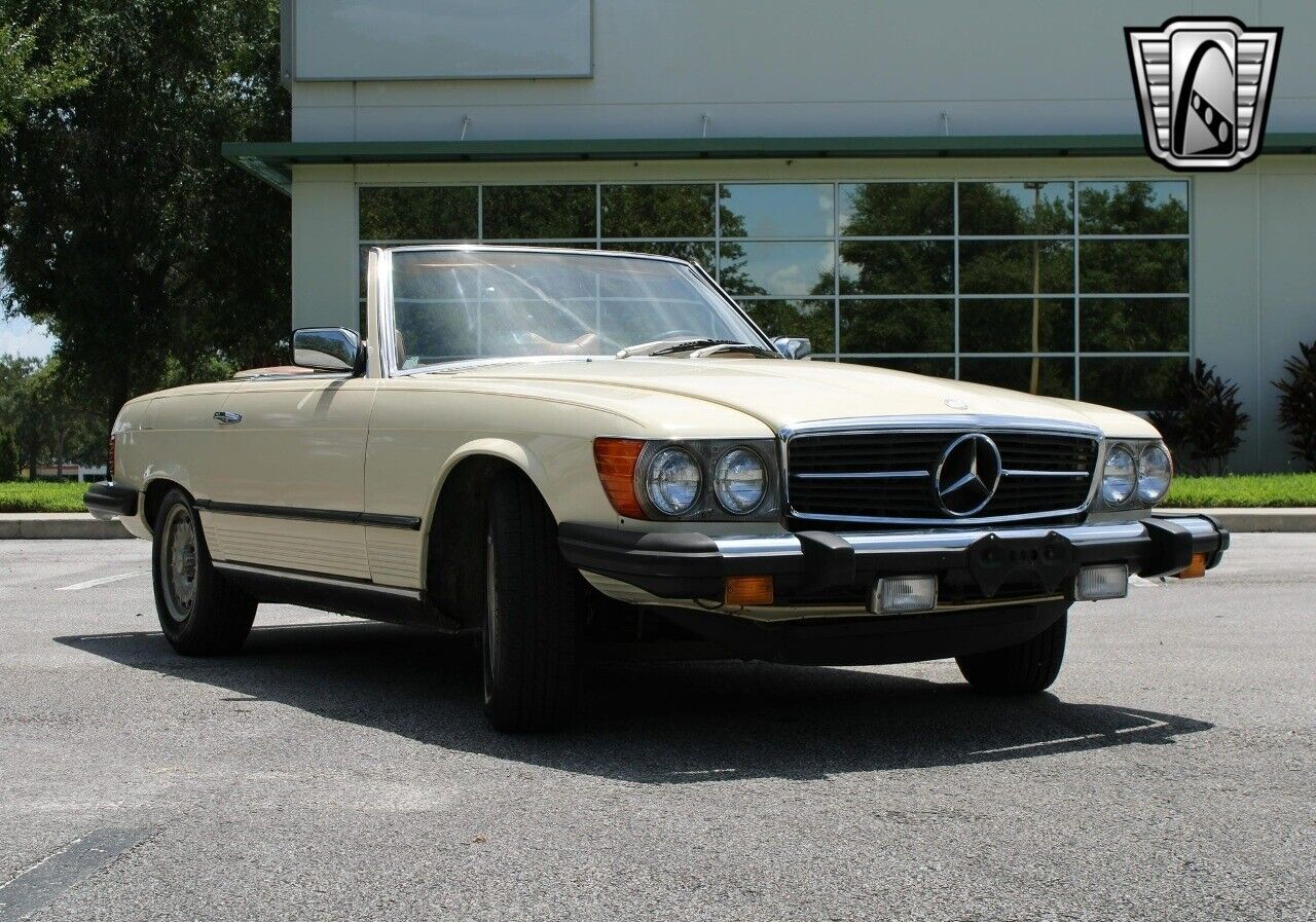 Mercedes-Benz-SL-Class-Cabriolet-1979-10