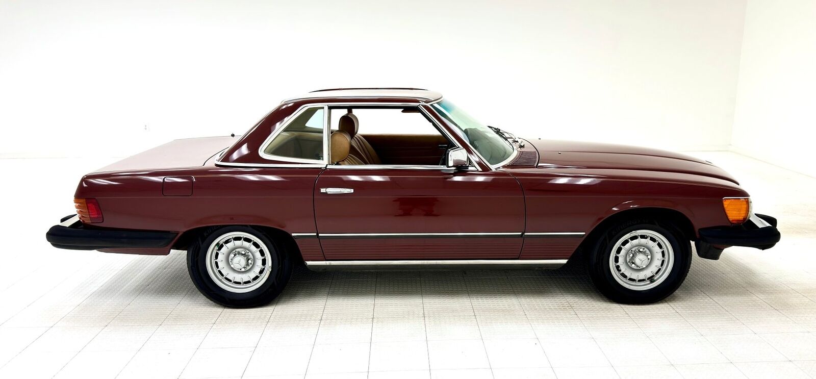 Mercedes-Benz-SL-Class-Cabriolet-1981-11