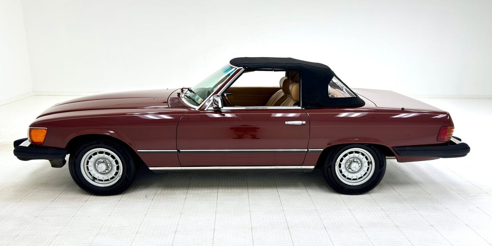 Mercedes-Benz-SL-Class-Cabriolet-1981-4