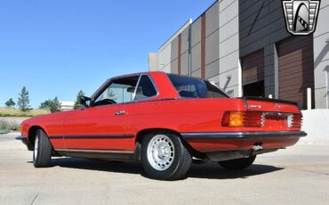 Mercedes-Benz-SL-Class-Cabriolet-1985-4