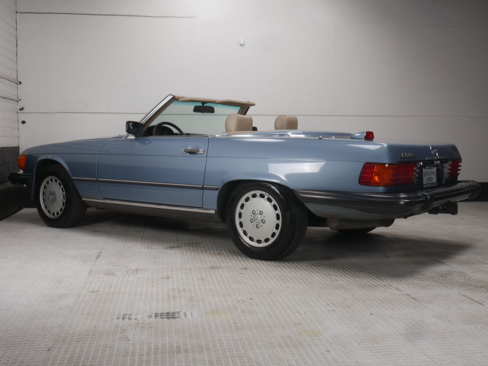 Mercedes-Benz-SL-Class-Cabriolet-1987-10