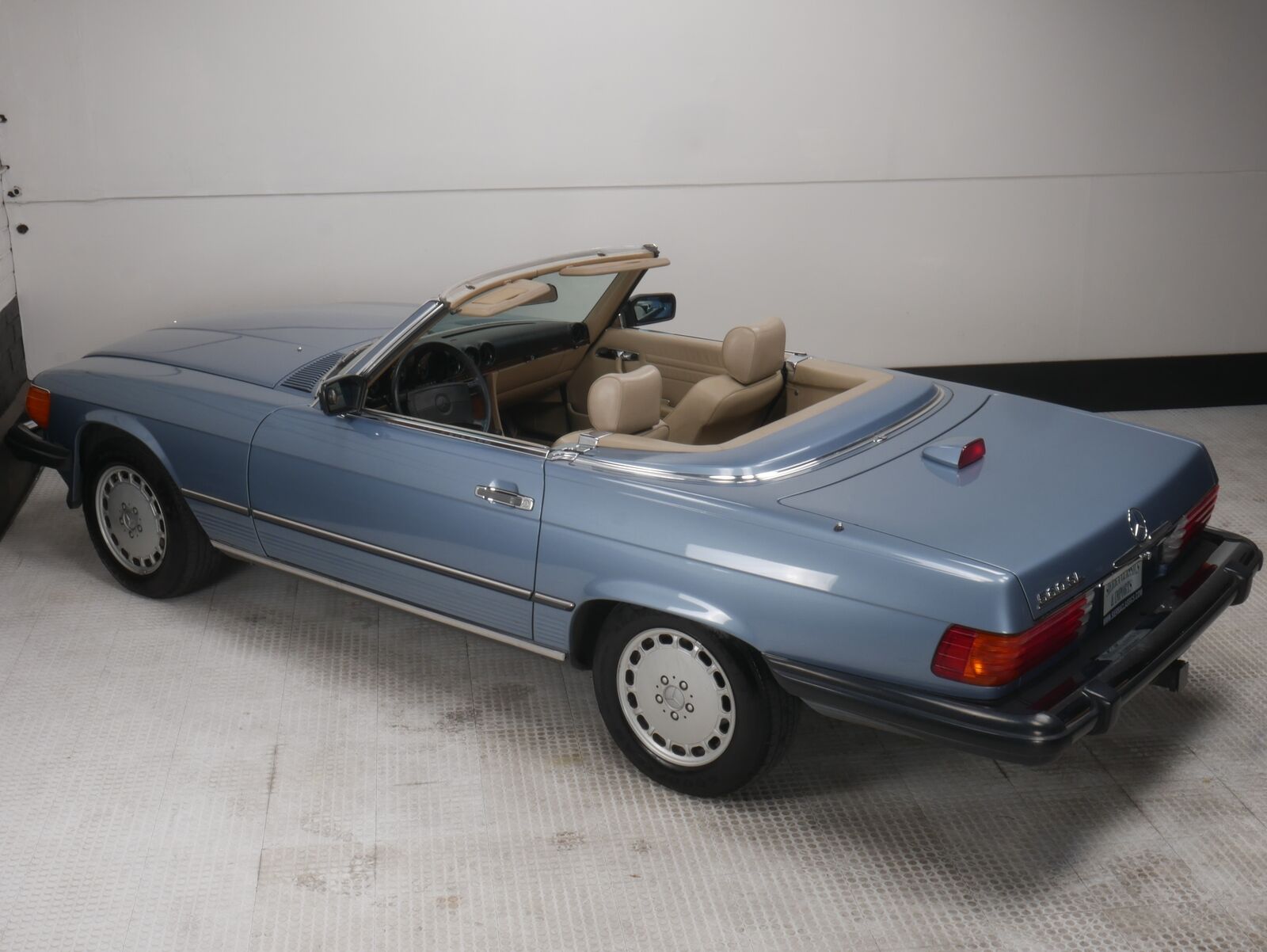 Mercedes-Benz-SL-Class-Cabriolet-1987-11