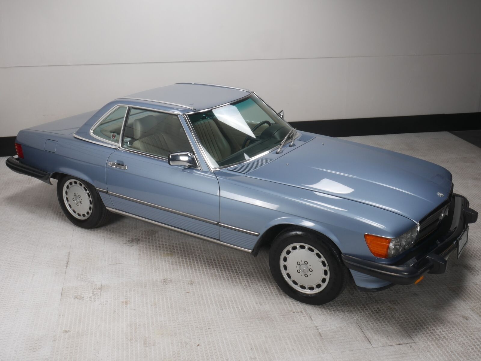 Mercedes-Benz-SL-Class-Cabriolet-1987-2