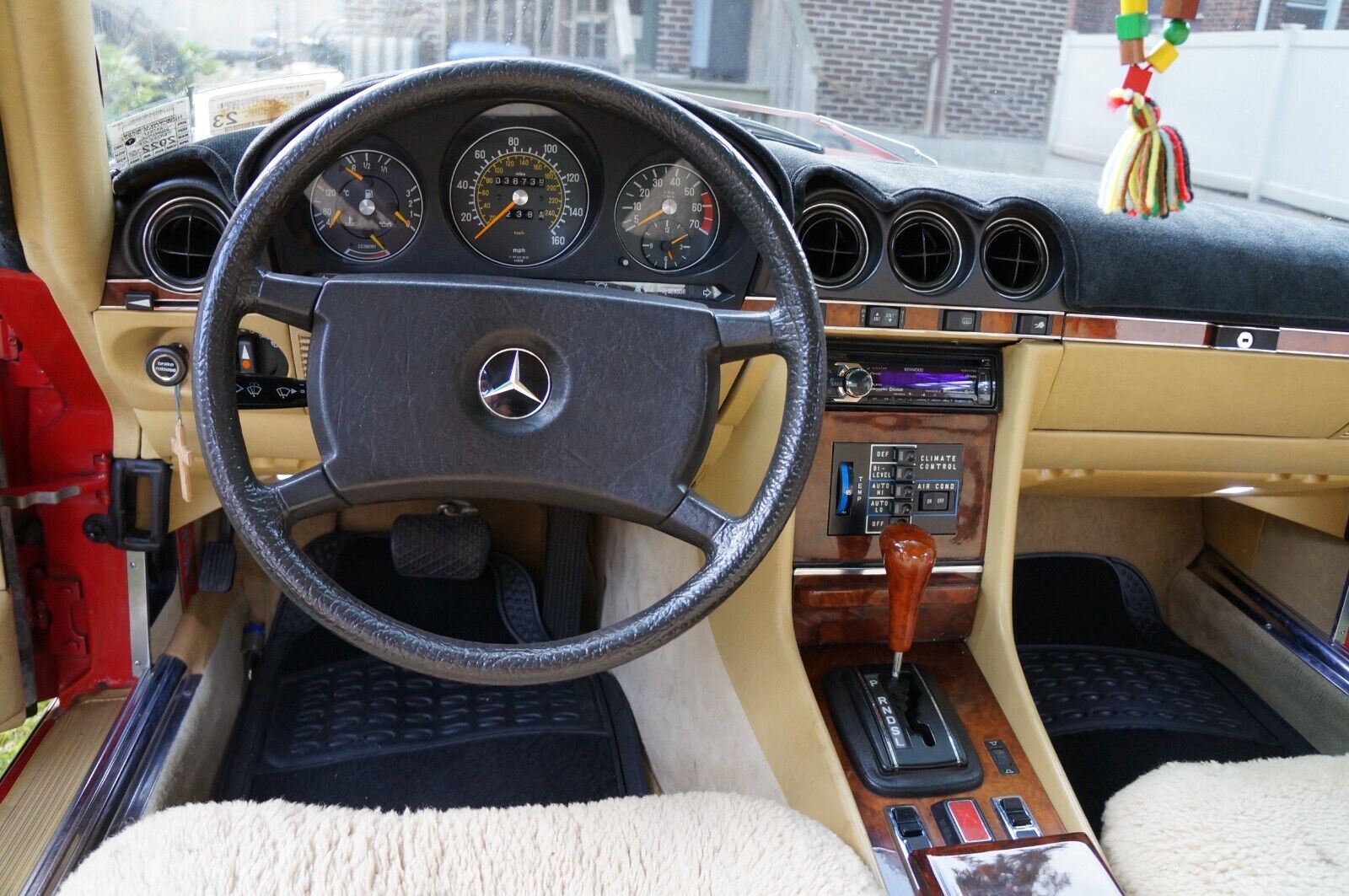 Mercedes-Benz-SL-Class-Coupe-1981-8