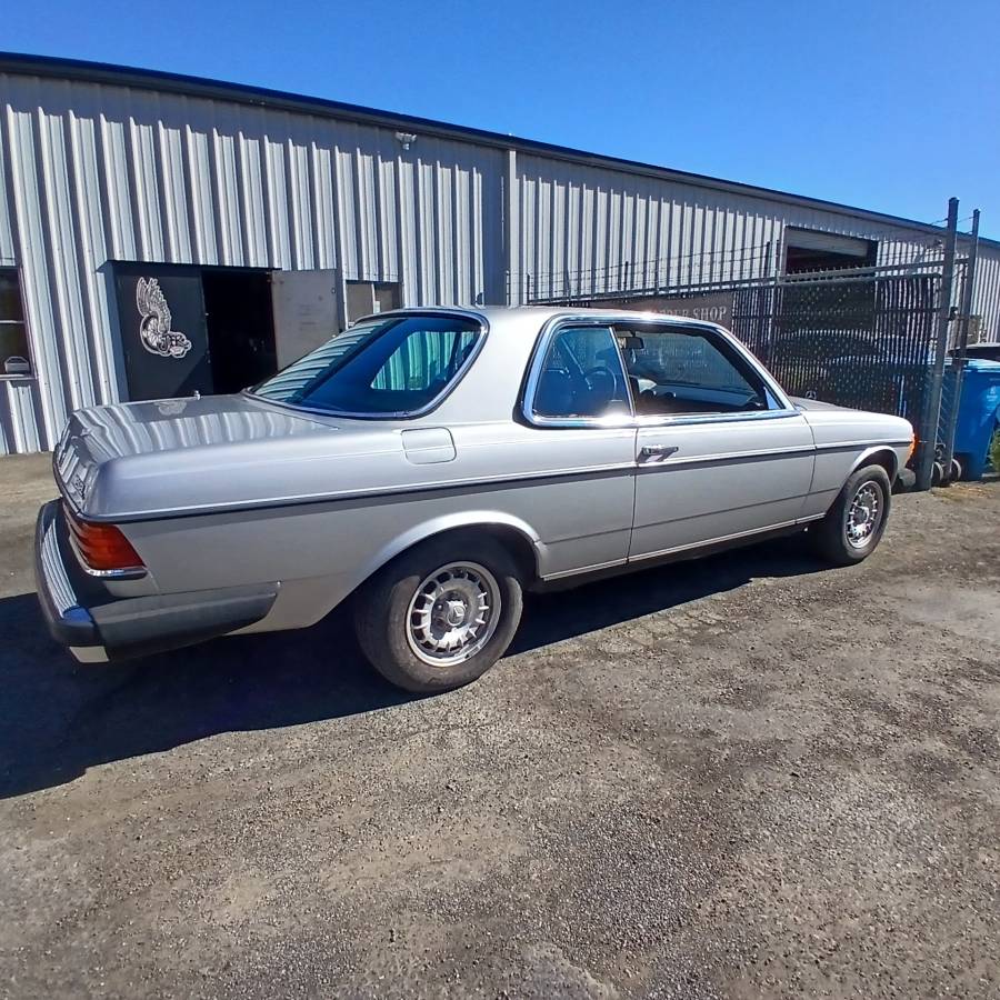 Mercedes-benz-280c-1980-5