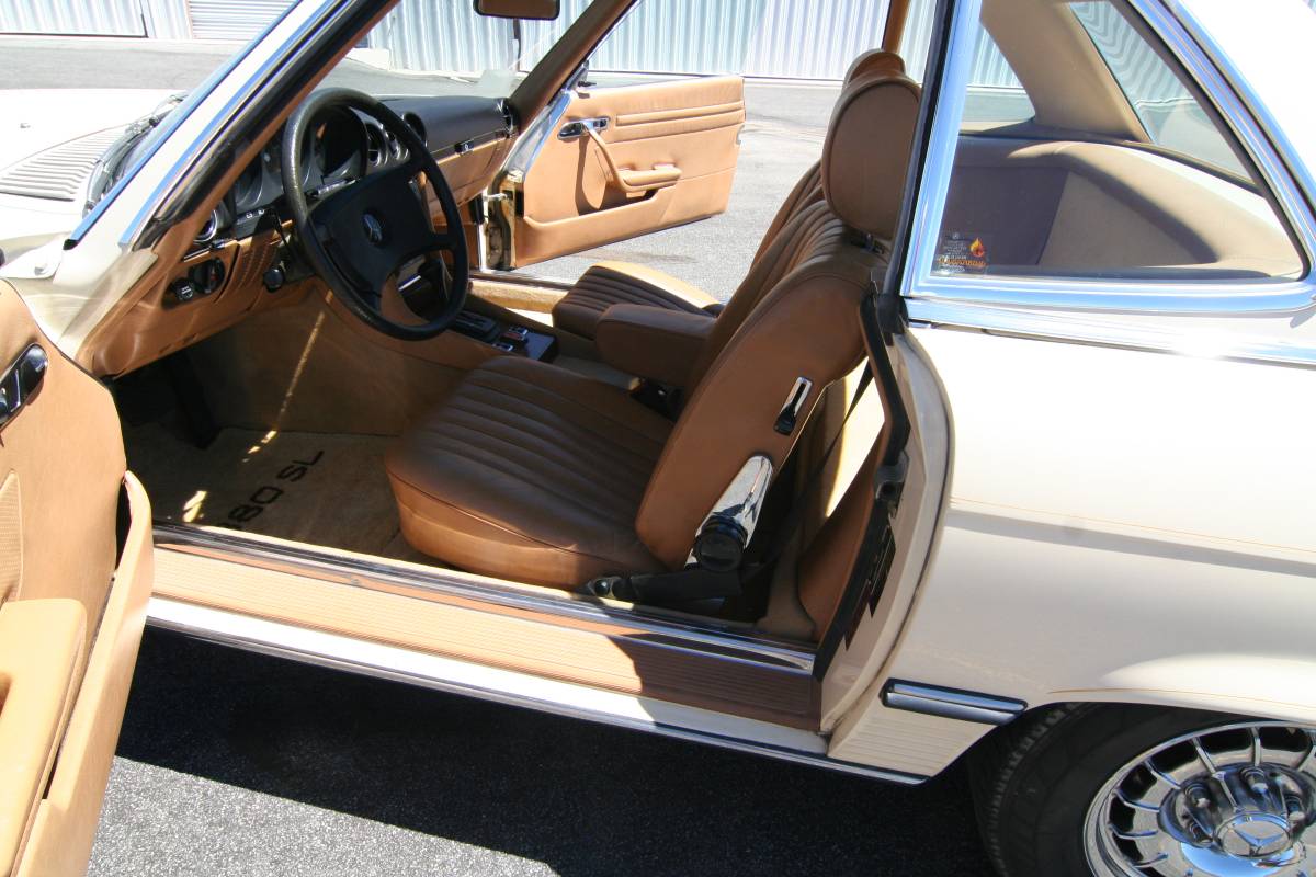 Mercedes-benz-Benz-380sl-1981-15