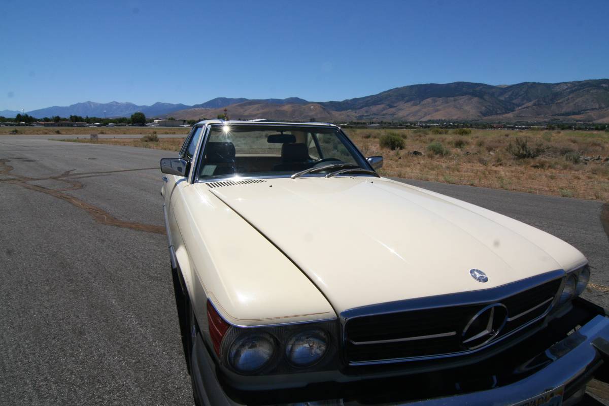 Mercedes-benz-Benz-380sl-1981-3