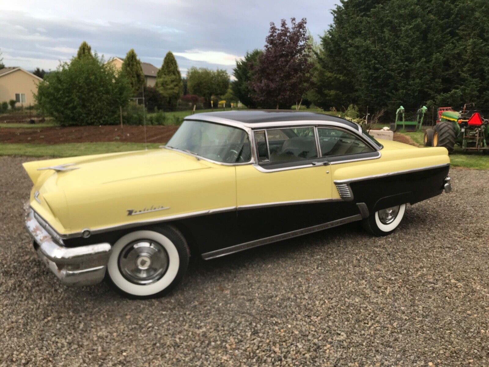 Mercury-Montclair-Coupe-1956-3