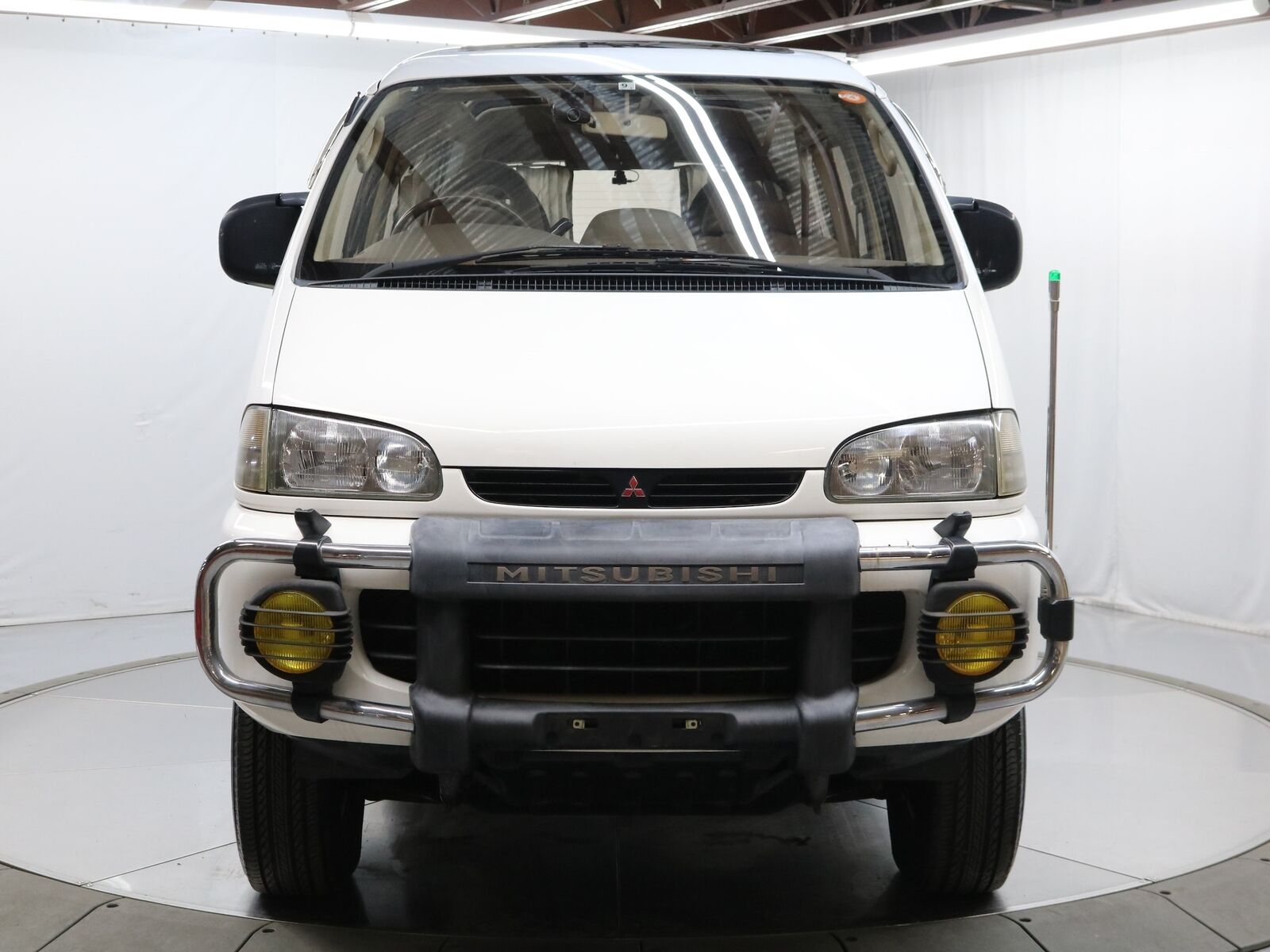 Mitsubishi-Fuso-Delica-Van-1994-2