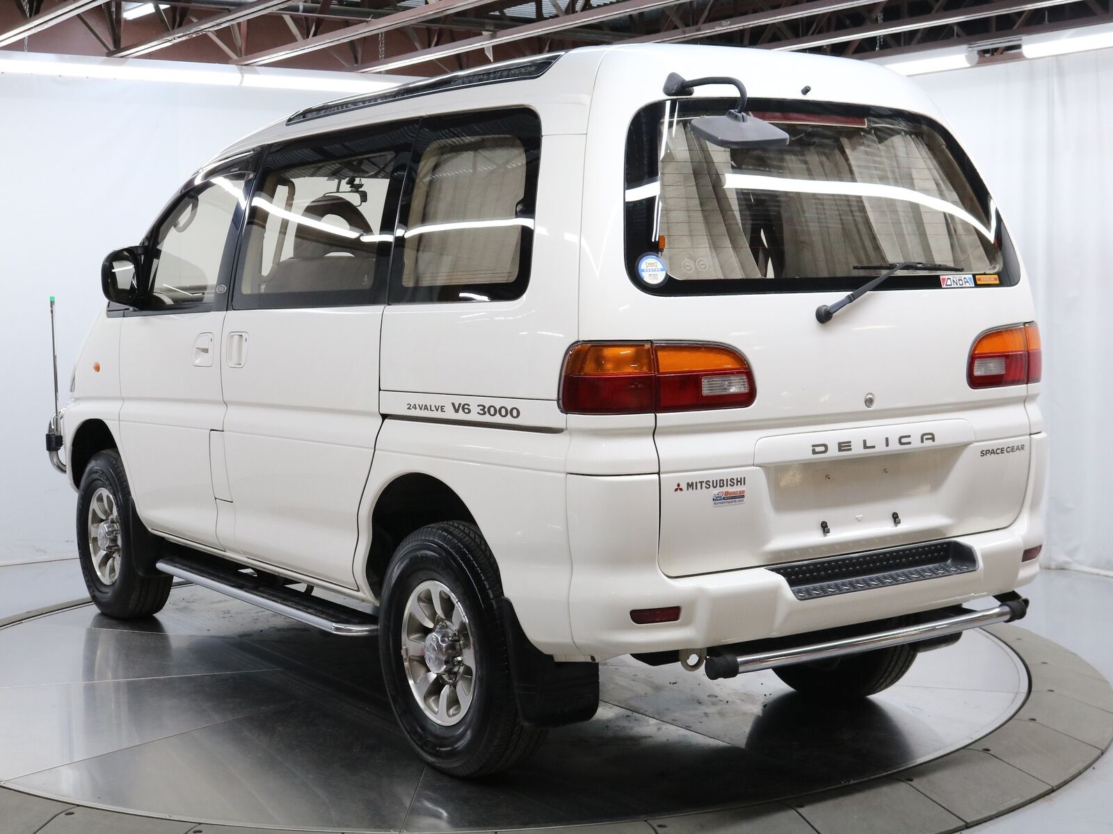 Mitsubishi-Fuso-Delica-Van-1994-4