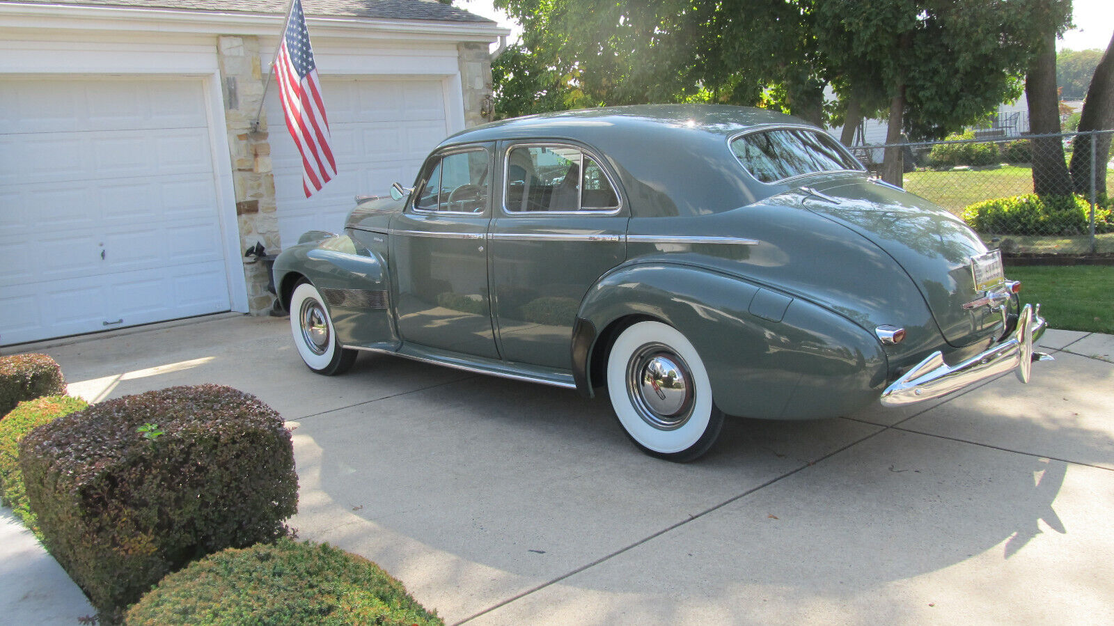 Oldsmobile-Custom-Cruiser-Berline-1940-4