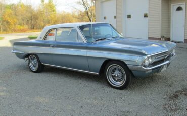 Oldsmobile-Cutlass-Coupe-1962-3