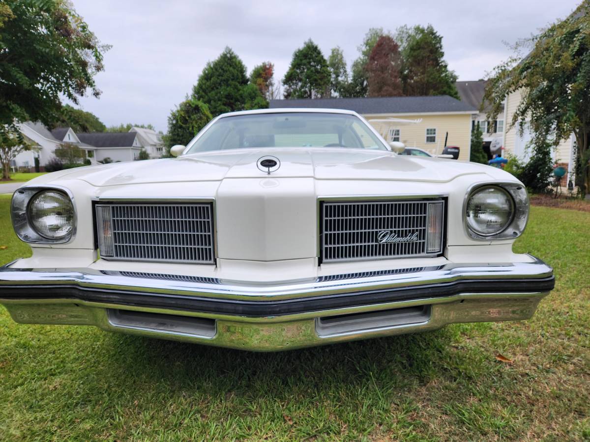 Oldsmobile-Cutlass-hurst-olds-1975-1