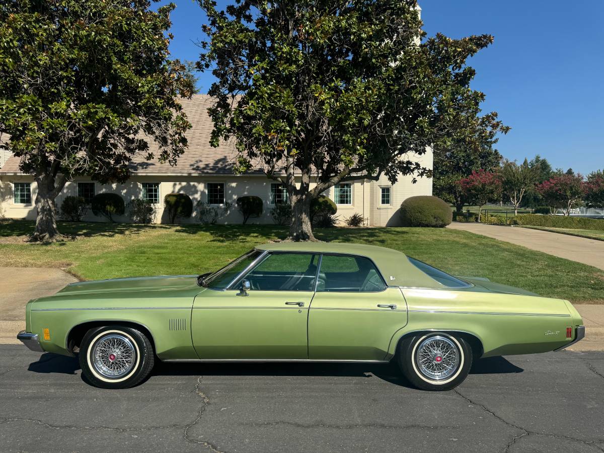 Oldsmobile-Delta-88-royale-1972-1