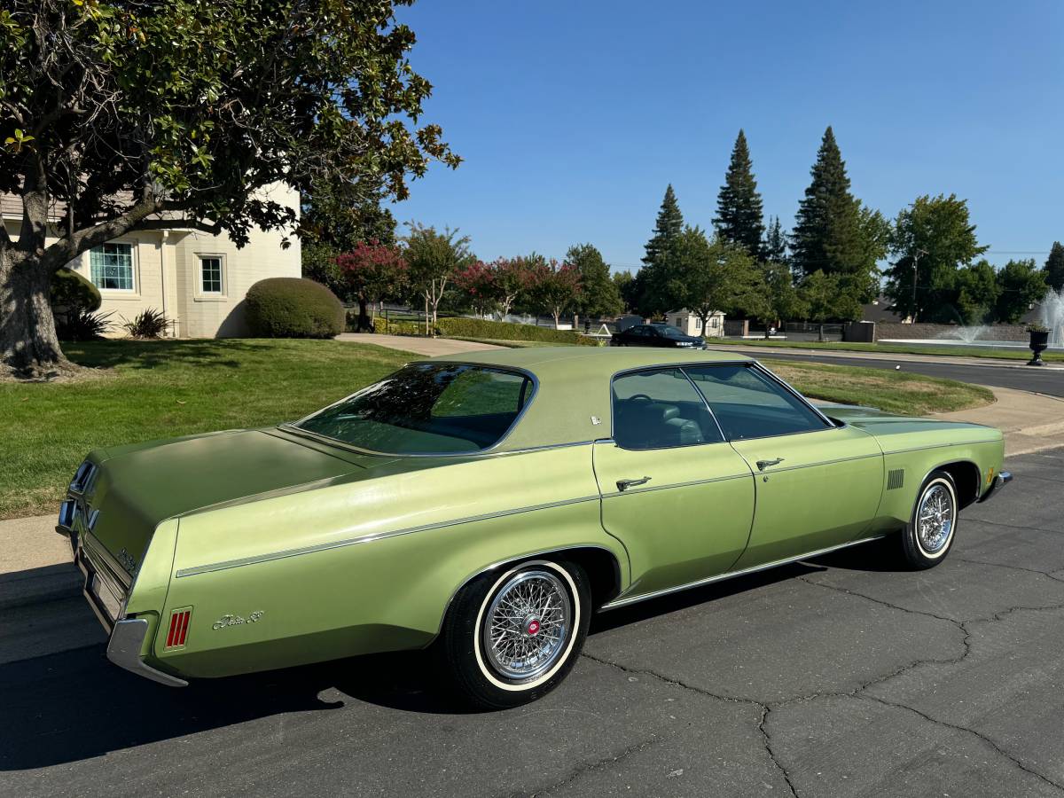 Oldsmobile-Delta-88-royale-1972-15